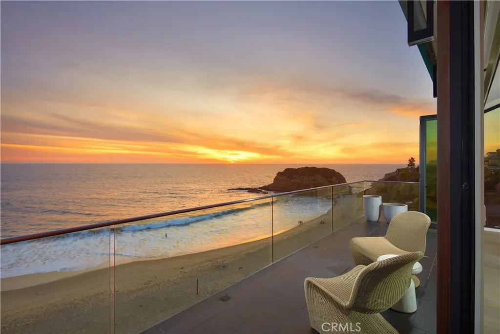33 Bay Drive, Laguna Beach, California 92651 home-pic-4