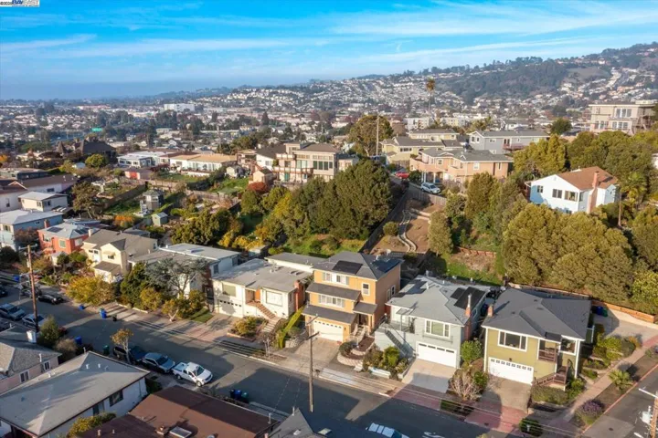 1564 Santa Clara St, Richmond, California 94804