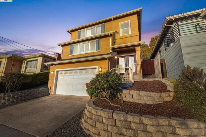 1564 Santa Clara St, Richmond, California 94804