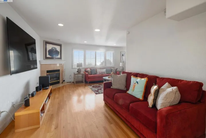 1564 Santa Clara St, Richmond, California 94804