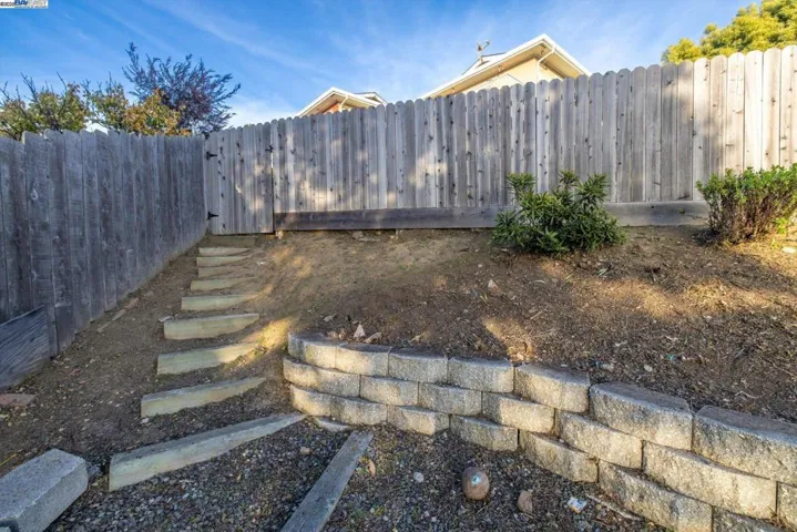 1564 Santa Clara St, Richmond, California 94804