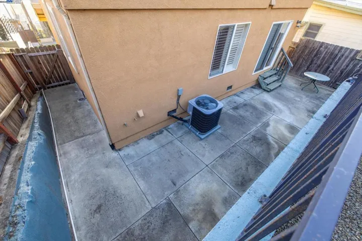1564 Santa Clara St, Richmond, California 94804