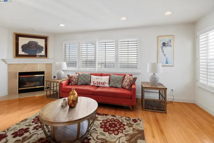 1564 Santa Clara St, Richmond, California 94804