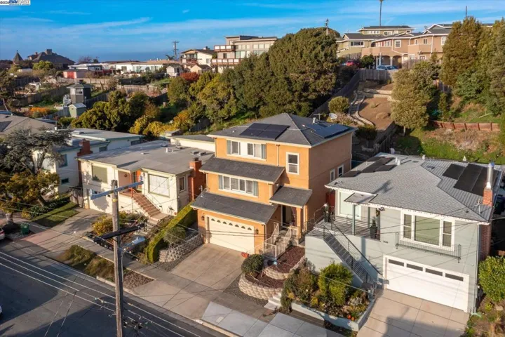1564 Santa Clara St, Richmond, California 94804