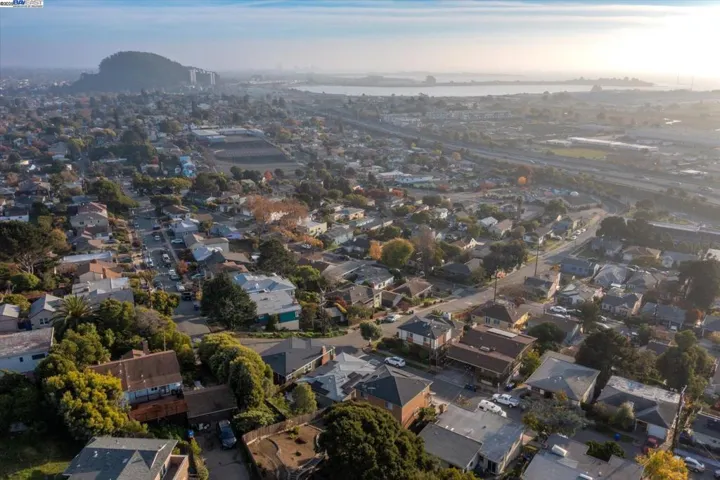 1564 Santa Clara St, Richmond, California 94804