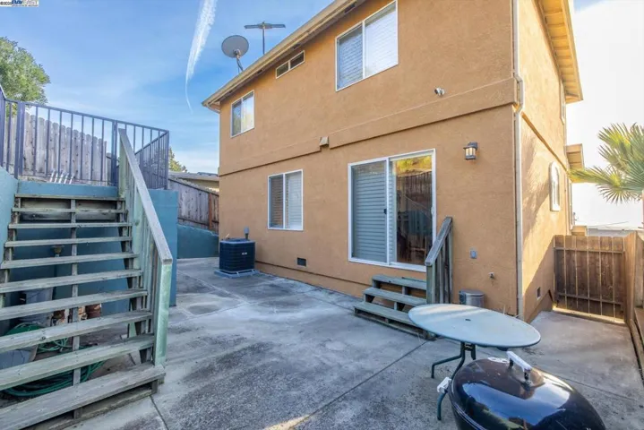 1564 Santa Clara St, Richmond, California 94804
