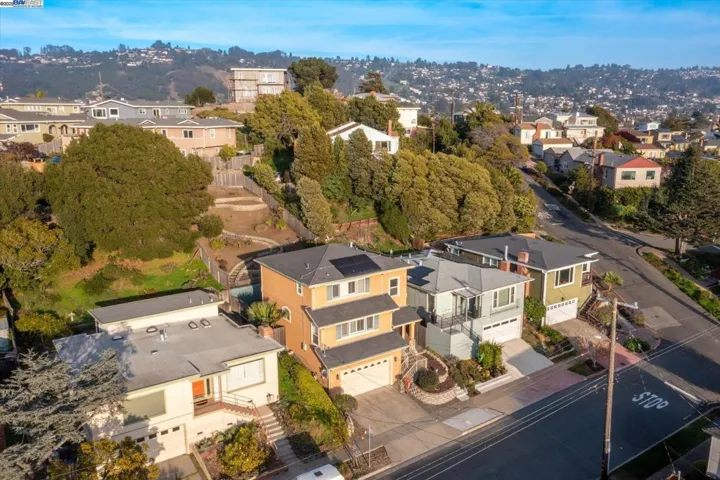 1564 Santa Clara St, Richmond, California 94804
