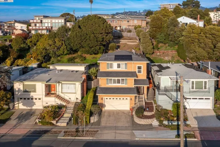1564 Santa Clara St, Richmond, California 94804