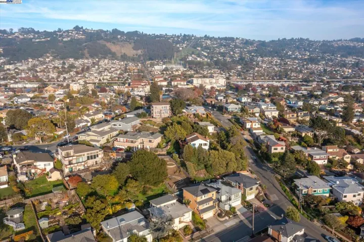 1564 Santa Clara St, Richmond, California 94804