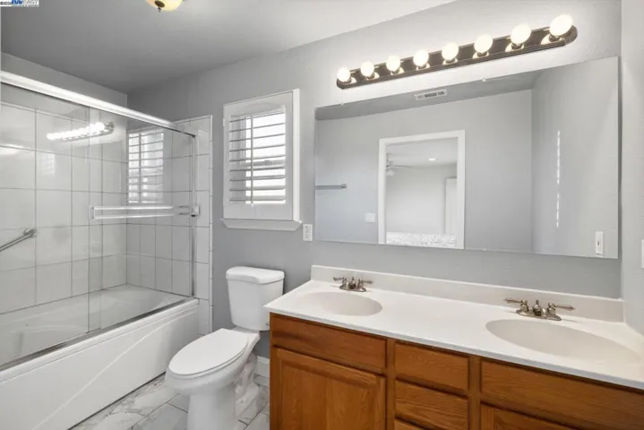 1564 Santa Clara St, Richmond, California 94804