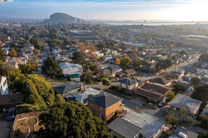 1564 Santa Clara St, Richmond, California 94804
