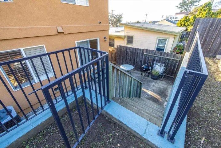 1564 Santa Clara St, Richmond, California 94804