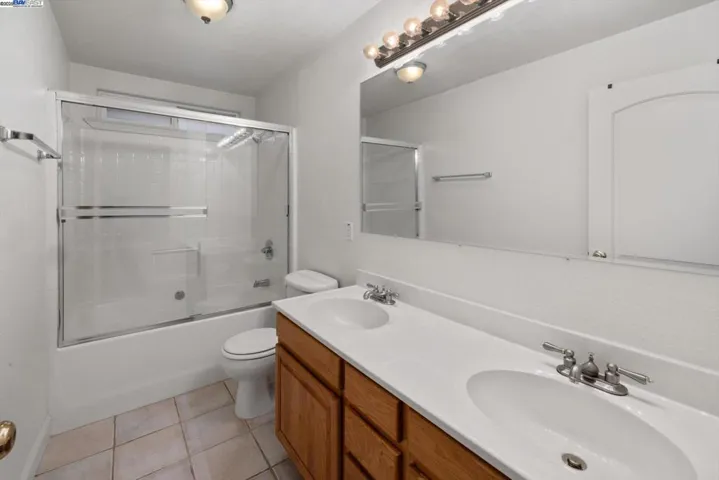 1564 Santa Clara St, Richmond, California 94804