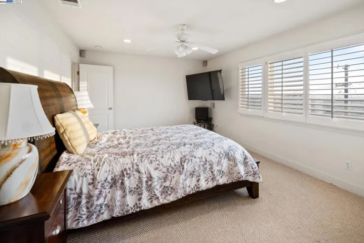 1564 Santa Clara St, Richmond, California 94804