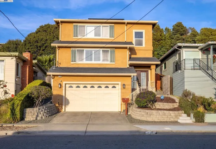 1564 Santa Clara St, Richmond, California 94804