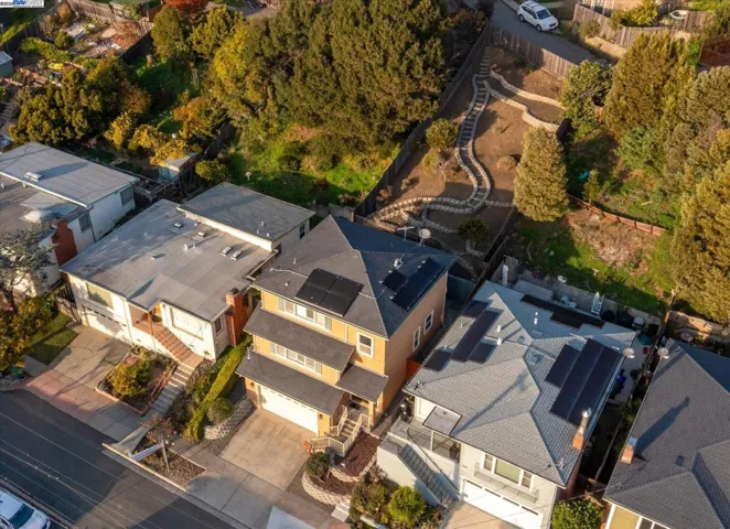 1564 Santa Clara St, Richmond, California 94804