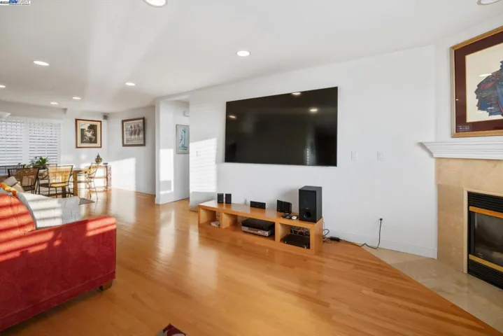 1564 Santa Clara St, Richmond, California 94804