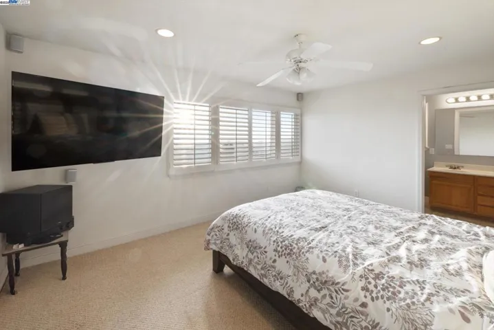 1564 Santa Clara St, Richmond, California 94804