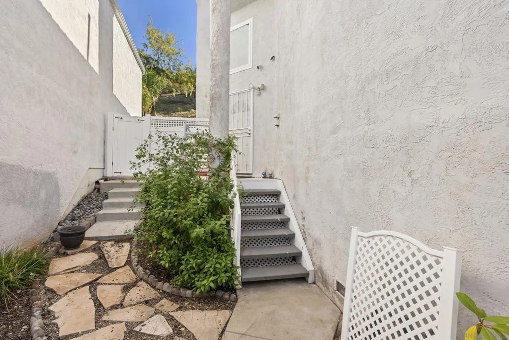 10529 Flora Verda Ct, Santee, California 92071 home-pic-19