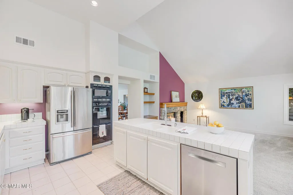 1605 Shadow Oaks Place, Thousand Oaks, California 91362 home-pic-16
