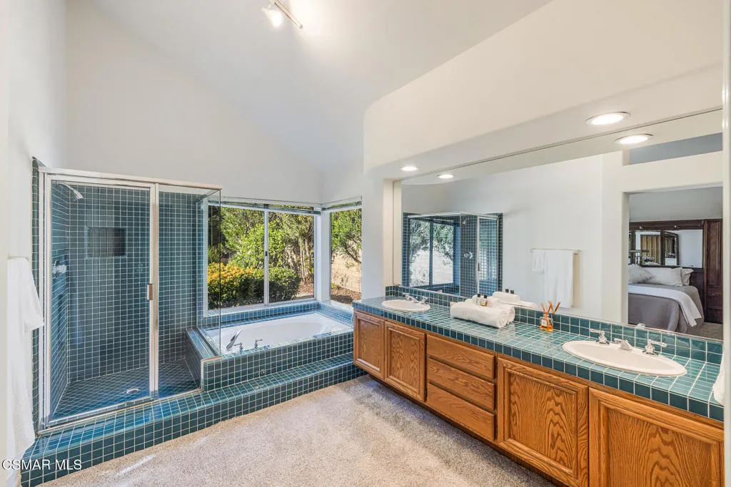 1605 Shadow Oaks Place, Thousand Oaks, California 91362 home-pic-26