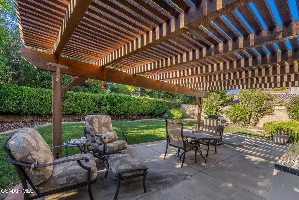 1605 Shadow Oaks Place, Thousand Oaks, California 91362 home-pic-34