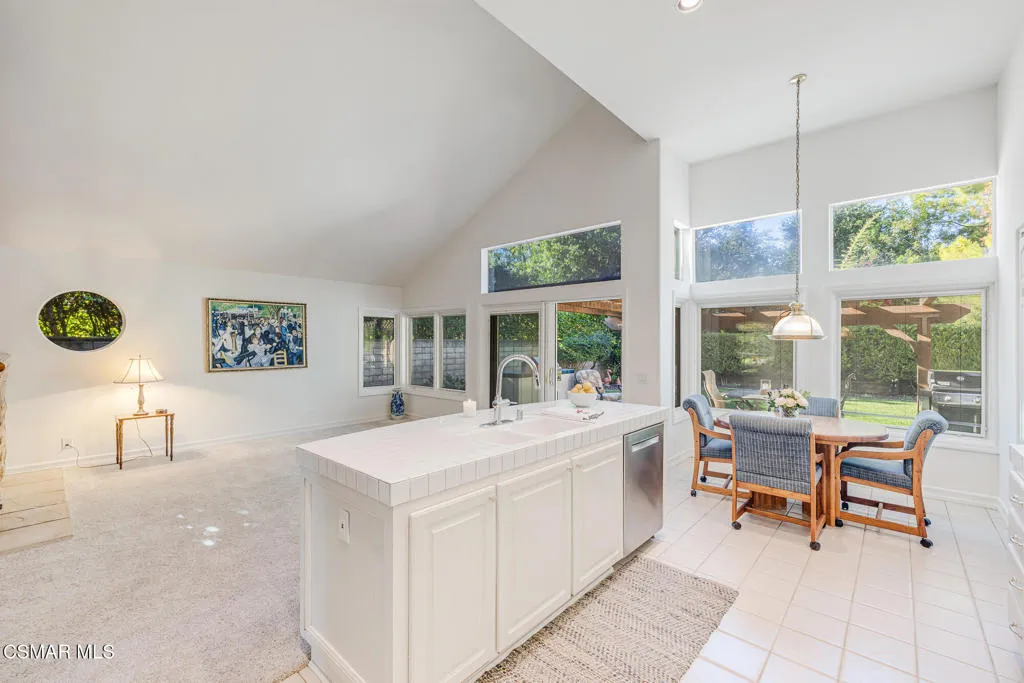 1605 Shadow Oaks Place, Thousand Oaks, California 91362 home-pic-13