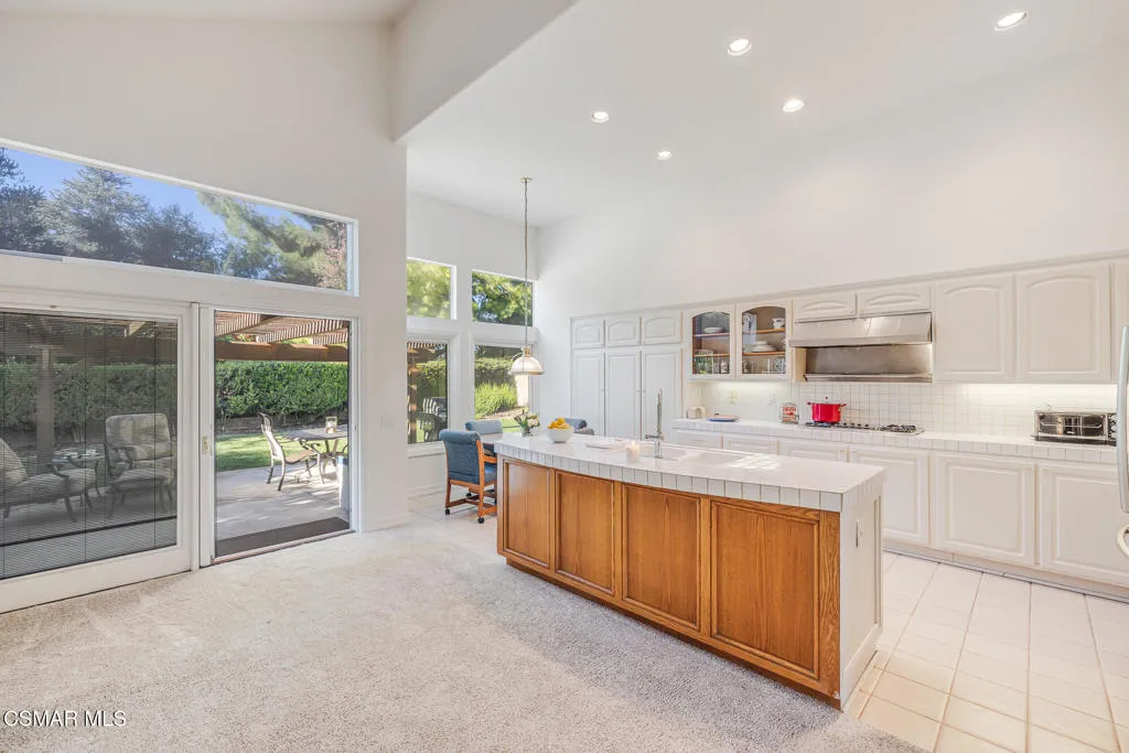 1605 Shadow Oaks Place, Thousand Oaks, California 91362 home-pic-12