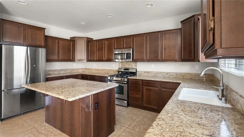 29360 Coral Island Ct, Menifee, California 92585 home-pic-5