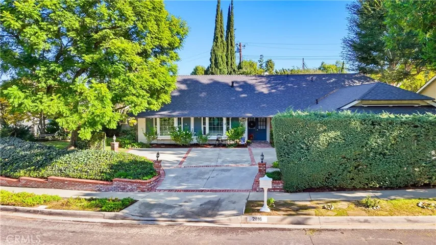 Large driveway and ample parking space off the streets!
