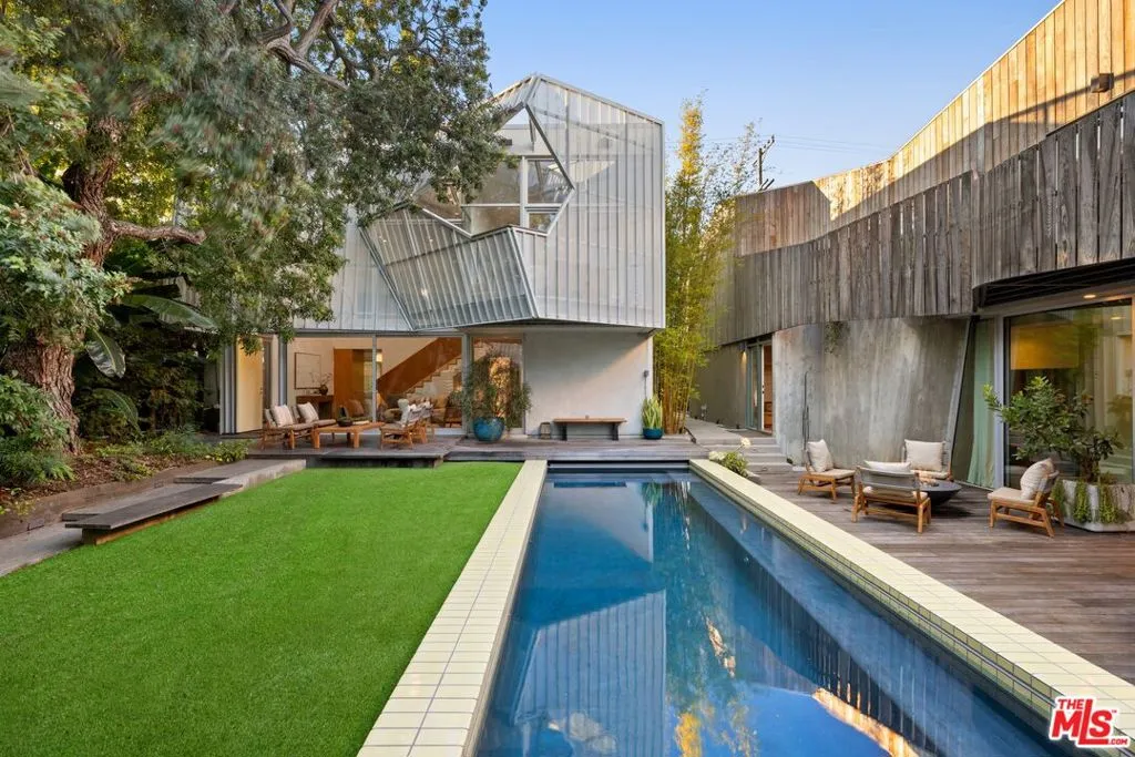 825 Palms Boulevard, Venice, California 90291 home-pic-4