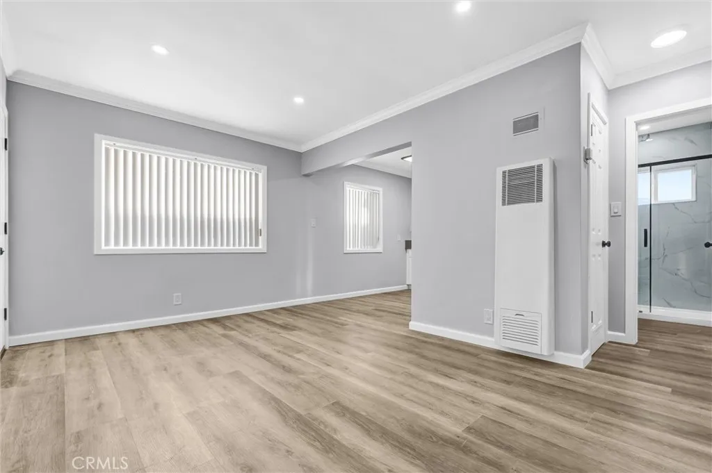 familtroom & bathroom