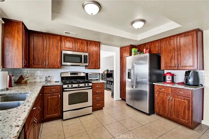 3879 Piedmont, Highland, California 92346