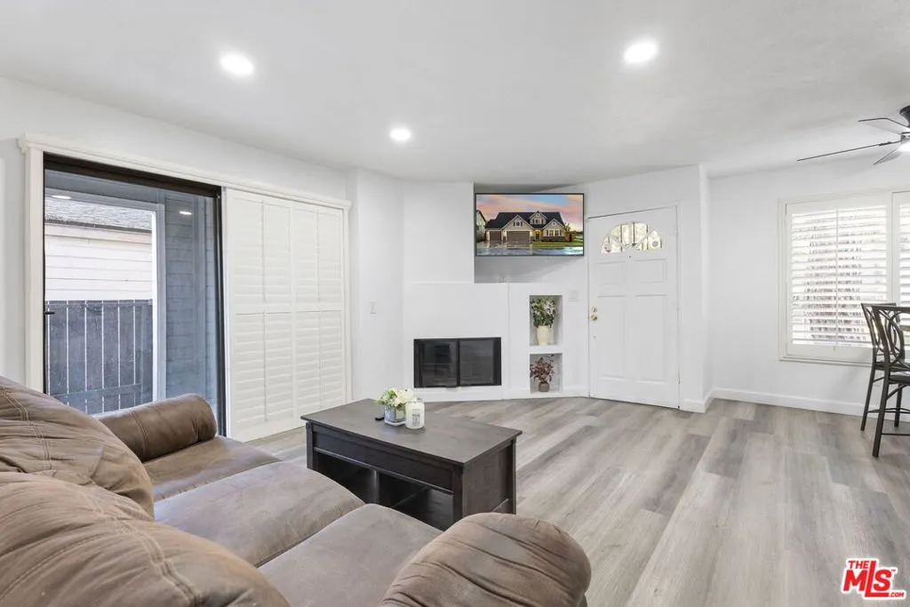 7316 Quill Drive 8, Downey, California 90242 home-pic-3