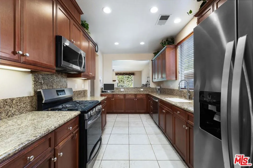 1514 Green Creek Trail, Beaumont, California 92223 home-pic-17