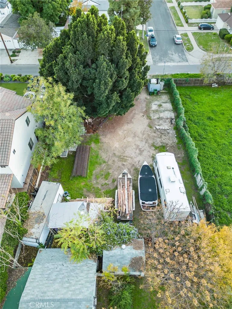 17806 Erwin, Encino, California 91316 home-pic-51