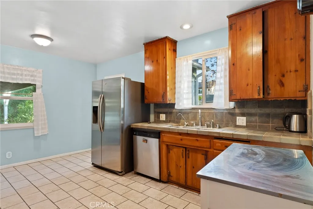17806 Erwin, Encino, California 91316 home-pic-11