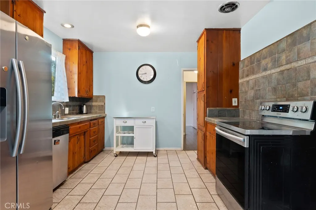 17806 Erwin, Encino, California 91316 home-pic-12