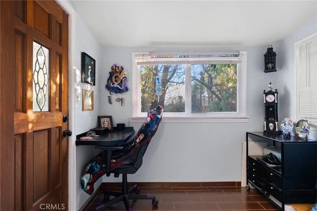 17806 Erwin, Encino, California 91316 home-pic-15