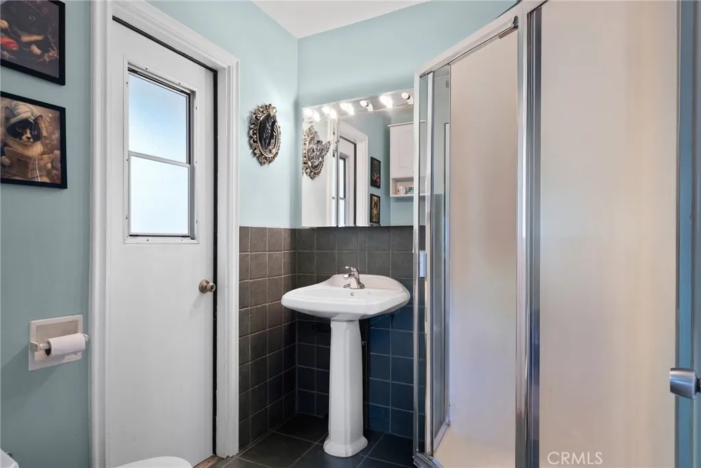 17806 Erwin, Encino, California 91316 home-pic-21