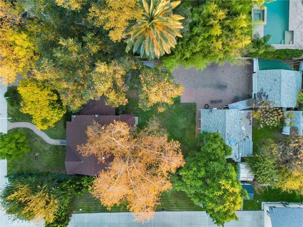 17806 Erwin, Encino, California 91316 home-pic-46