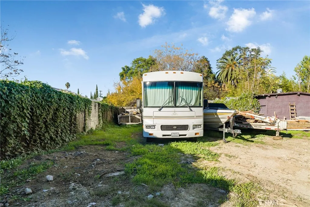 17806 Erwin, Encino, California 91316 home-pic-40