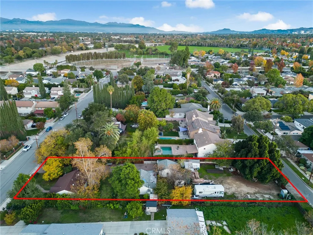 17806 Erwin, Encino, California 91316 home-pic-58