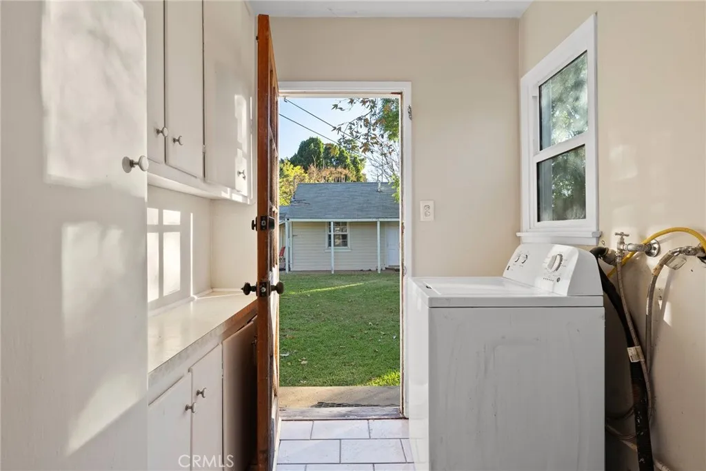 17806 Erwin, Encino, California 91316 home-pic-14