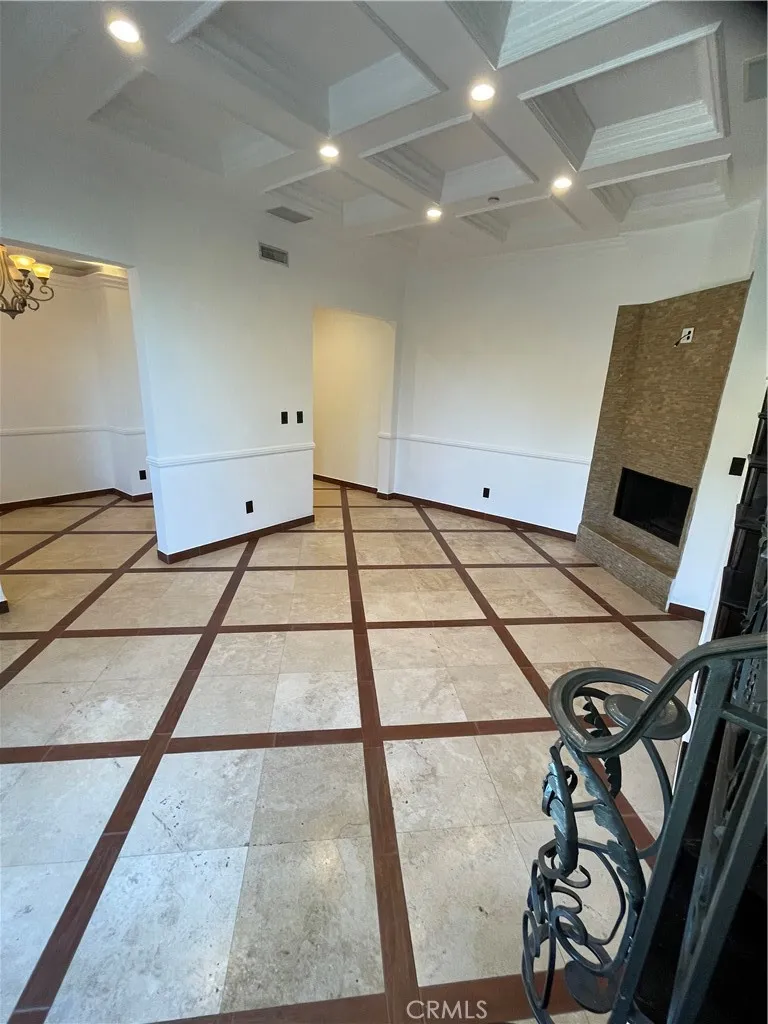 8655 Hillside, Los Angeles, California 90069 home-pic-1