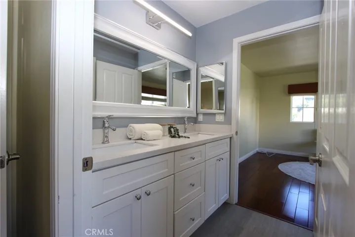 Jack n Jill Bathroom