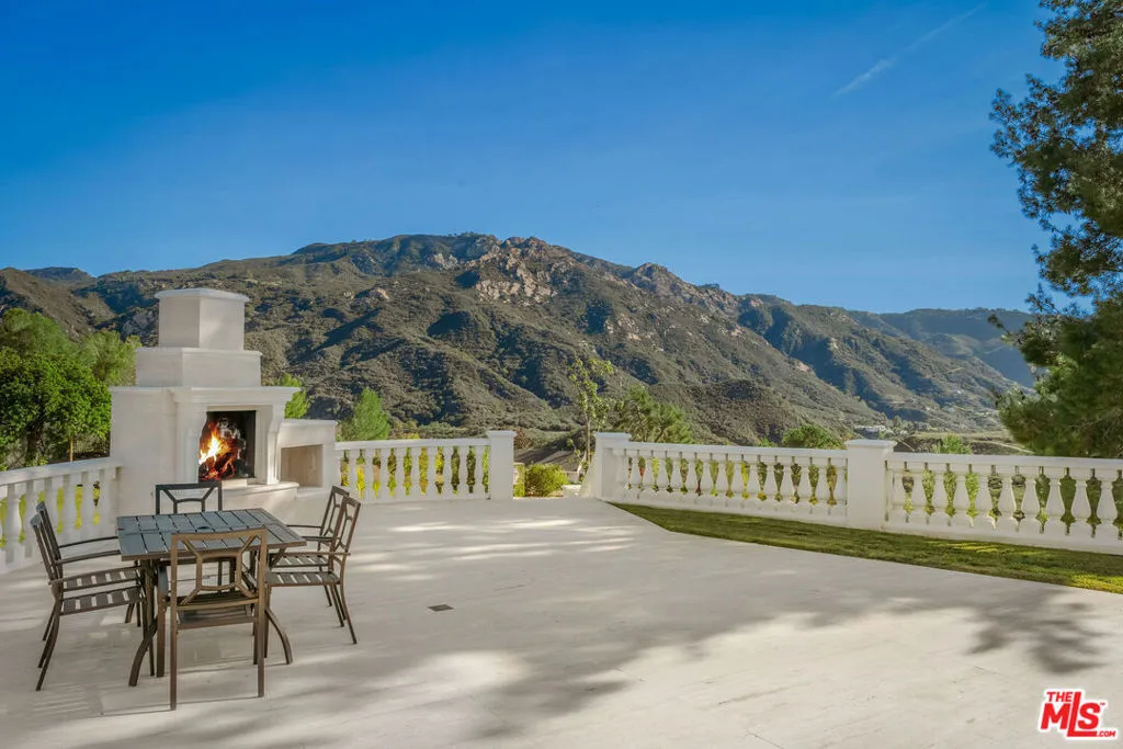 25665 Mulholland Highway, Calabasas, California 91302 home-pic-36