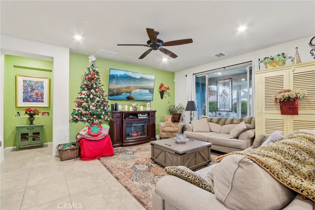 1639 Via Simpatico, Hemet, California 92545 home-pic-13