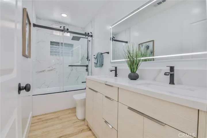 2nd Bathroom