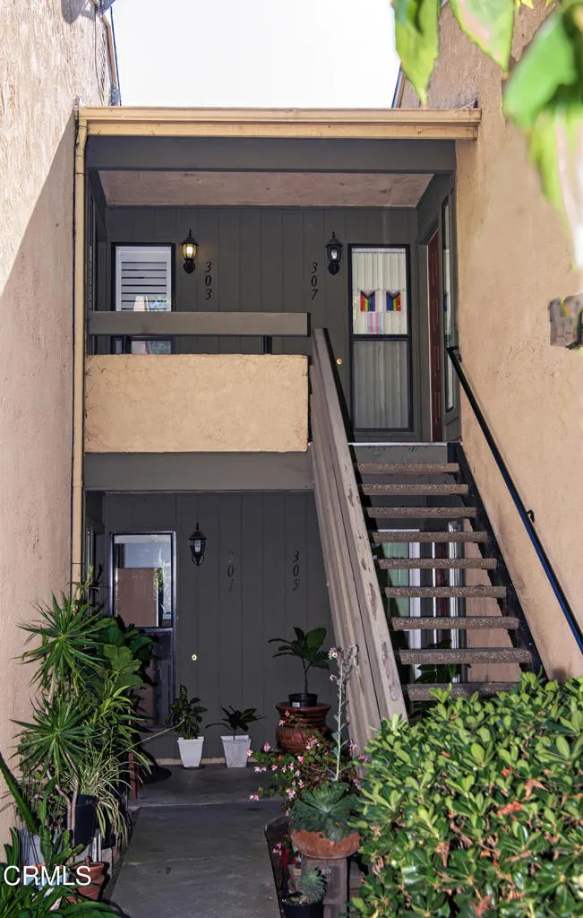 307 Oakwood Street, Ventura, California 93001 home-pic-0